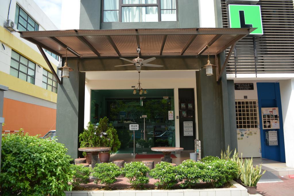 Putra One Avenue Hotel Seri Kembangan Exterior photo