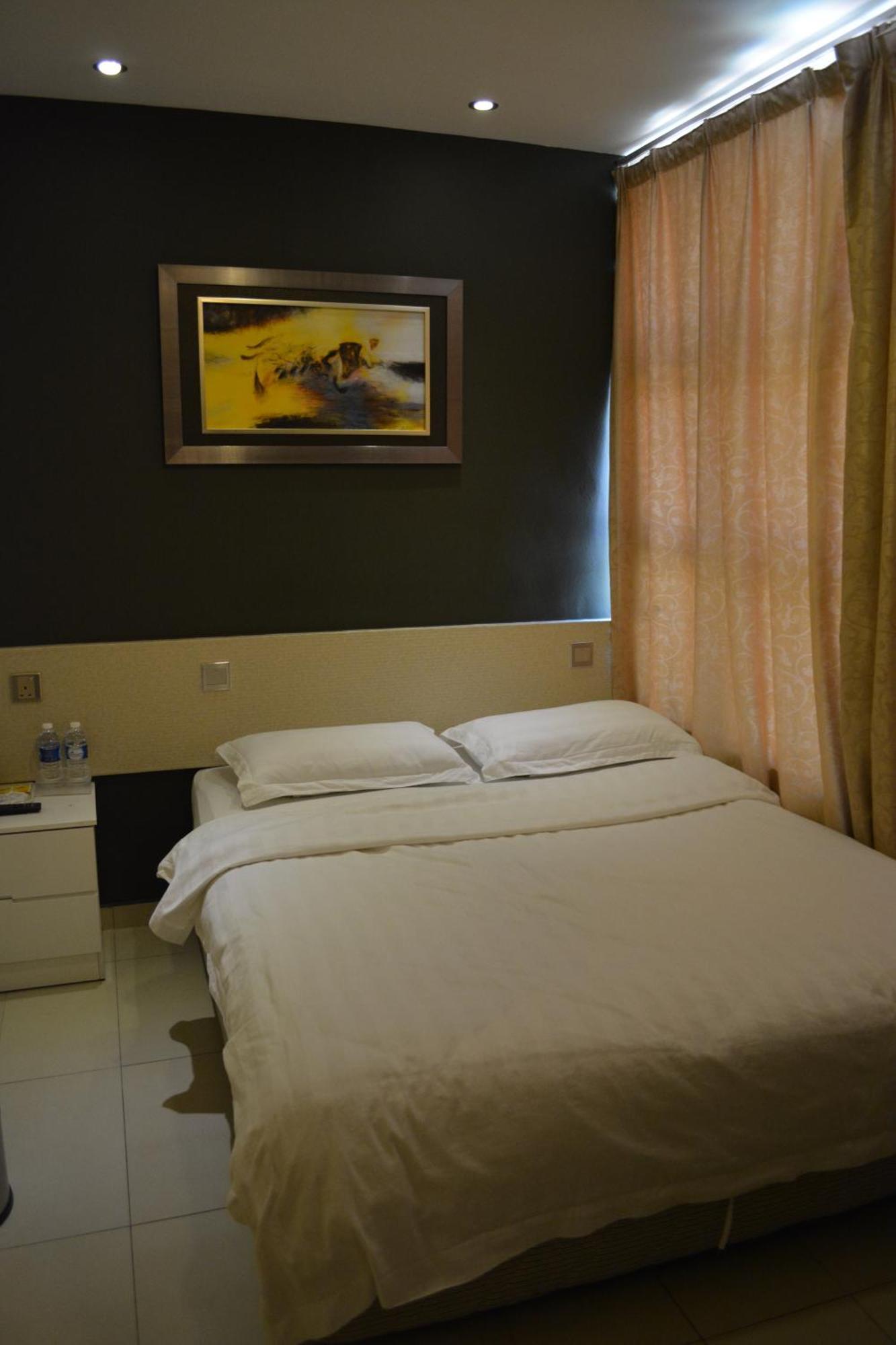 Putra One Avenue Hotel Seri Kembangan Room photo