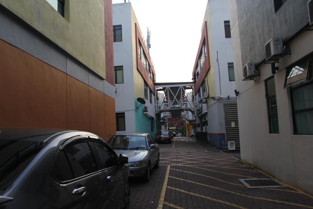 Putra One Avenue Hotel Seri Kembangan Exterior photo